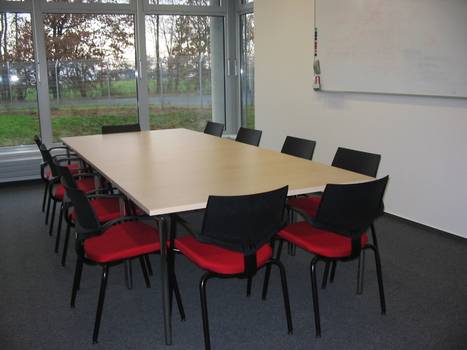 Kleiner Veranstaltungsraum (bis zu 12 Personen) Kleiner Veranstaltungsraum (bis zu 12 Personen)